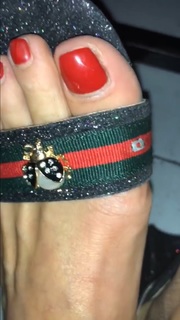 Giulia Siegel feet photo thumbnail