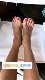 Giulia Siegel feet photo thumbnail