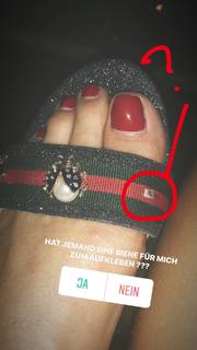 Giulia Siegel feet photo thumbnail