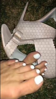 Giulia Siegel feet photo thumbnail