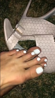 Giulia Siegel feet photo thumbnail