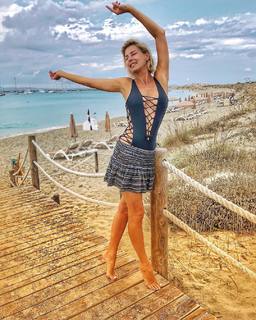 Giulia Siegel feet photo thumbnail