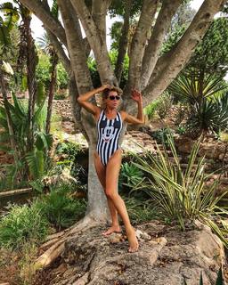 Giulia Siegel feet photo thumbnail