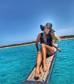 Giulia Siegel feet photo thumbnail