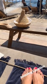 Giulia Siegel feet photo thumbnail