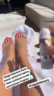 Giulia Siegel feet photo thumbnail