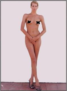 Giulia Siegel feet photo thumbnail