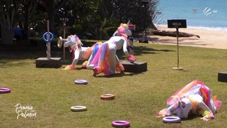 Giulia Siegel feet photo thumbnail