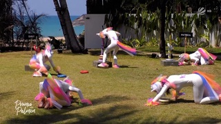 Giulia Siegel feet photo thumbnail