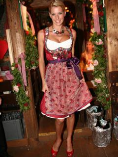 Giulia Siegel feet photo thumbnail