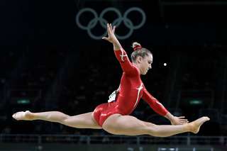 Giulia Steingruber feet photo 17