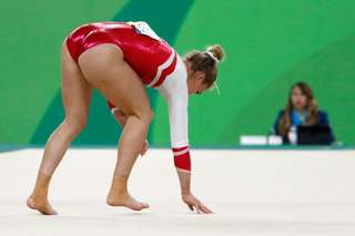 Giulia Steingruber feet photo 4