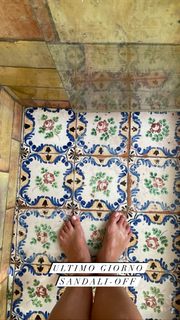 Giusy Buscemi feet photo 3