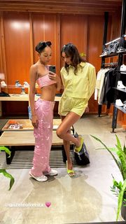 Gizele Oliveira feet photo 4