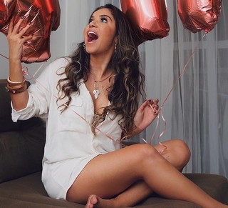 Gizelly Bicalho feet photo 2