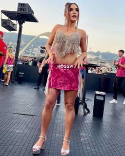Gizelly Bicalho feet photo 2