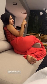 Gizelly Bicalho feet photo 3