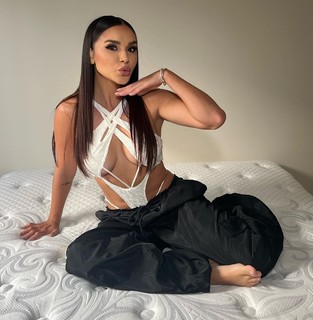 Gizelly Bicalho feet photo 8