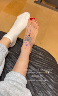 Gizem Akdag feet photo 4