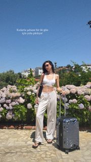 Gizem Akdag feet photo 2