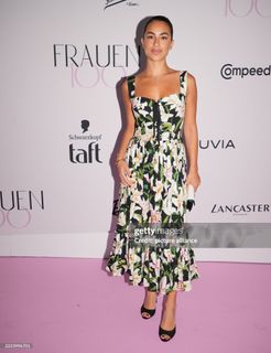 Gizem Emre feet photo 15