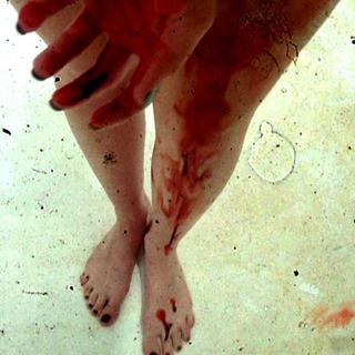 Gizem Karaca feet photo thumbnail