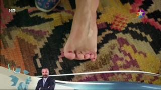 Gizem Karaca feet photo thumbnail