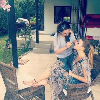 Gizem Karaca feet photo thumbnail