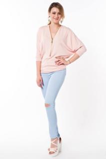 Gizem Karaca feet photo thumbnail