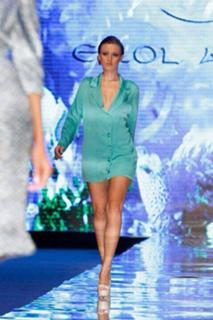 Gizem Karaca feet photo thumbnail