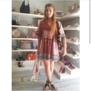 Gizem Karaca feet photo thumbnail
