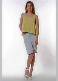 Gizem Karaca feet photo thumbnail