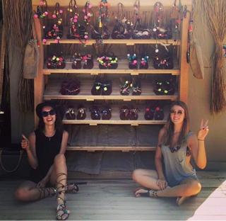 Gizem Karaca feet photo thumbnail