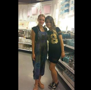 Gizem Karaca feet photo thumbnail