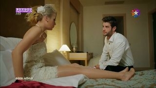 Gizem Karaca feet photo thumbnail