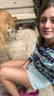 Gizem Karaca feet photo thumbnail