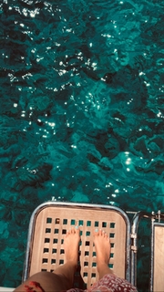 Gizem Karaca feet photo thumbnail