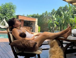 Gizem Karaca feet photo thumbnail