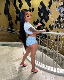 GloRilla feet photo thumbnail
