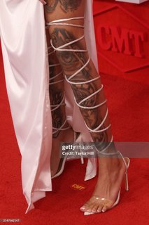 GloRilla feet photo thumbnail