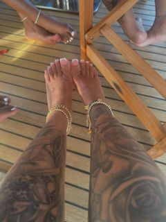 GloRilla feet photo thumbnail