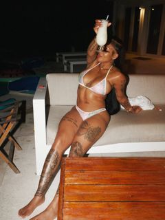 GloRilla feet photo 4
