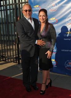 Gloria Estefan feet photo thumbnail