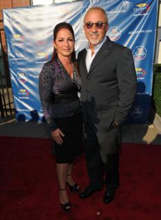 Gloria Estefan feet photo thumbnail