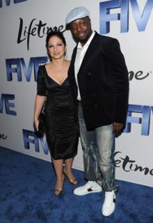 Gloria Estefan feet photo thumbnail