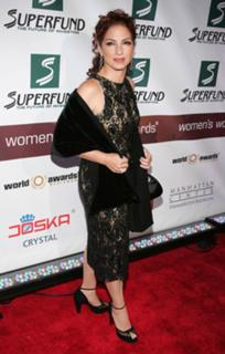 Gloria Estefan feet photo thumbnail