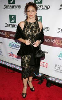 Gloria Estefan feet photo thumbnail