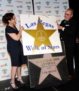 Gloria Estefan feet photo thumbnail