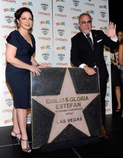 Gloria Estefan feet photo thumbnail