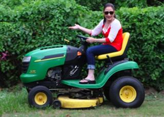 Gloria Estefan feet photo thumbnail